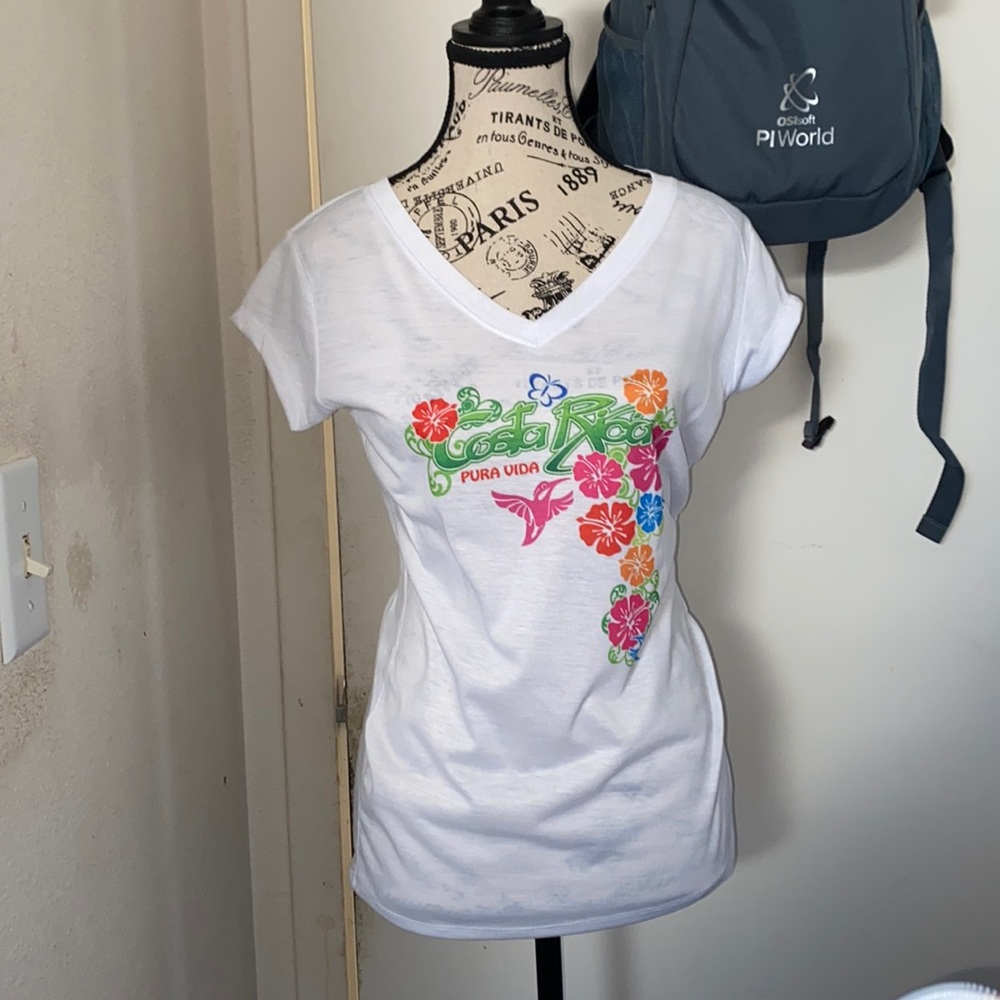 Nwt v-neck shirt cute fit